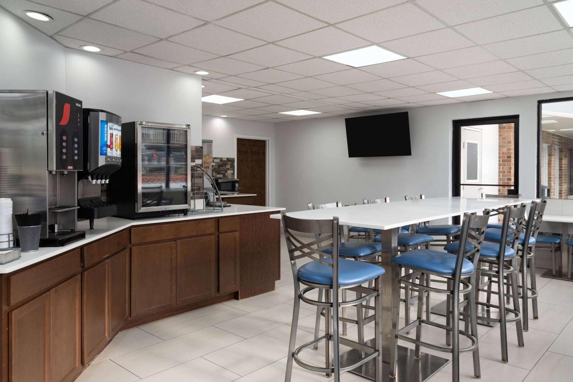 Days Inn By Wyndham Weldon Roanoke Rapids Екстериор снимка