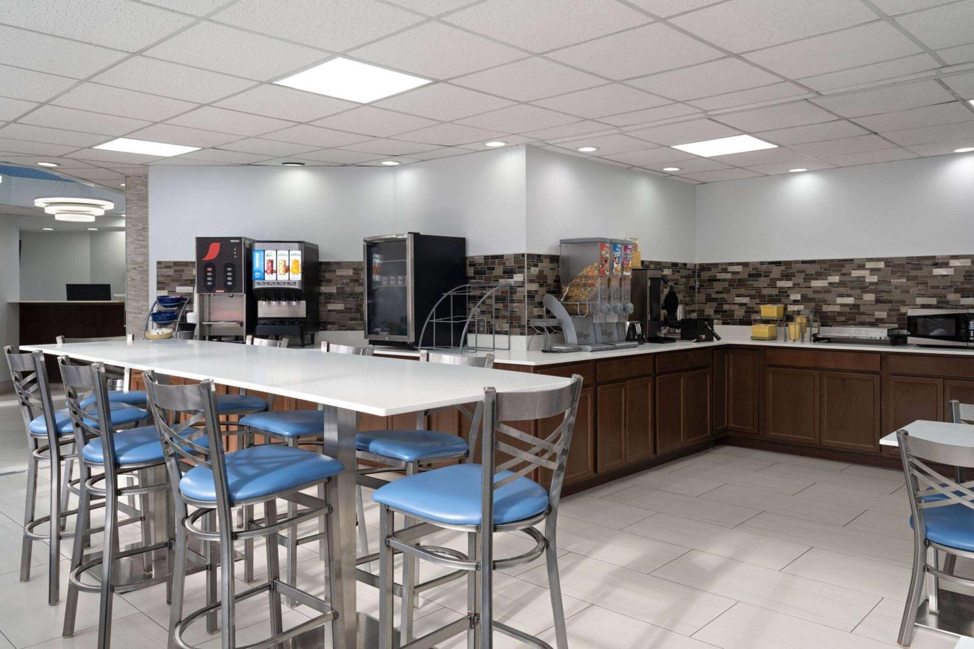 Days Inn By Wyndham Weldon Roanoke Rapids Екстериор снимка