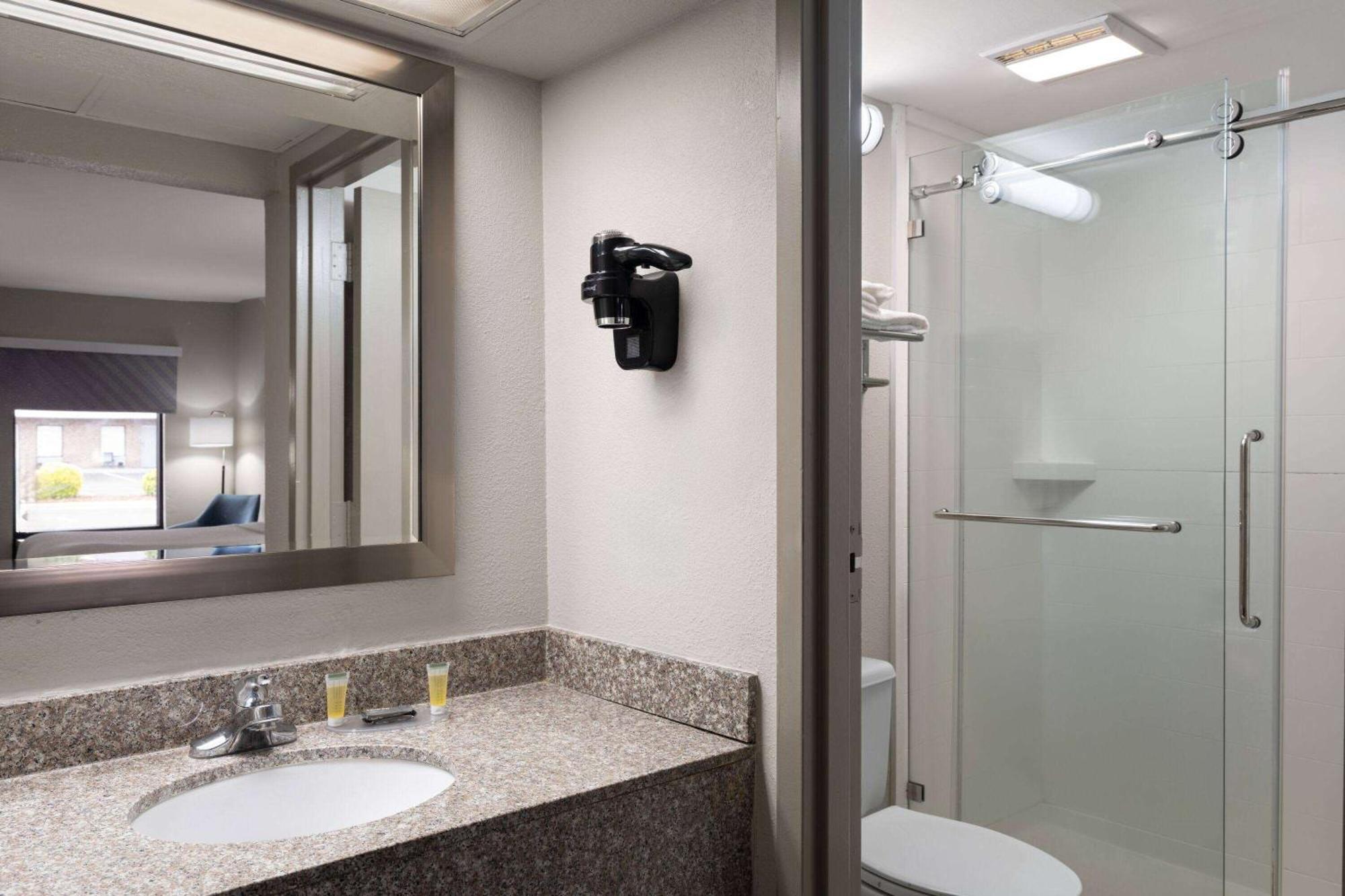 Days Inn By Wyndham Weldon Roanoke Rapids Екстериор снимка