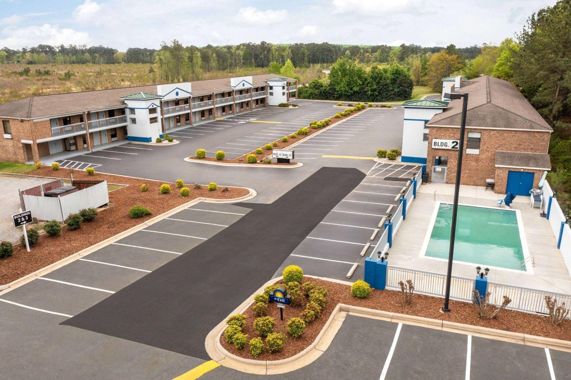 Days Inn By Wyndham Weldon Roanoke Rapids Екстериор снимка